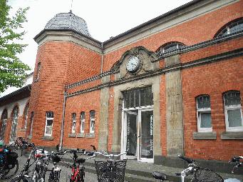 EIngang der Bocholter Stadtbibliothek an der Hindenburgstraße 5.