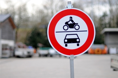Verkehrszeichen 260 - Verbot für Kraftfahrzeuge