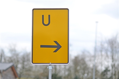 Verkehrszeichen 455-1 Fortsetzung der Umleitung (rechts)