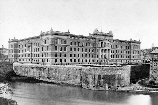 Regierungsgebäude am Steinweg