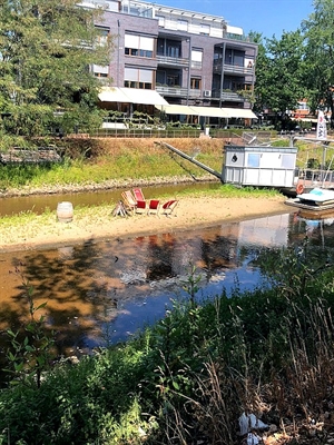 Niedriger Wasserpegel an der Bocholter Aa im Bereich Cafe Sahne