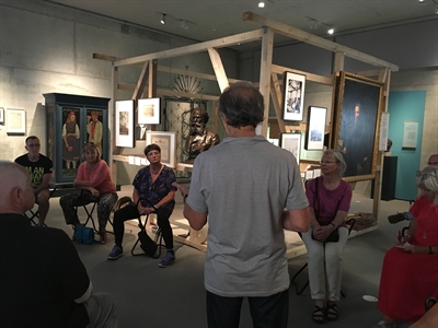 Klaus Wölbling gibt Führung in Stadtmuseum