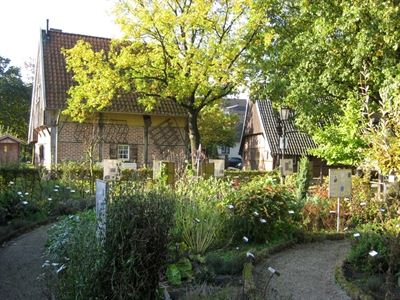 VHS Apothekergarten 1