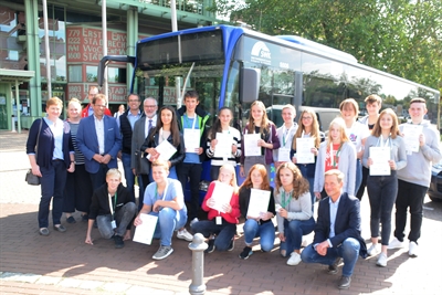 16 Schulbusbegleiter starten ihren freiwilligen Dienst. (Foto: Stadt Bocholt)