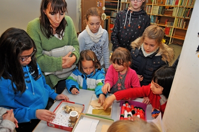 Bastelnachmittag in der Stadtbibliothek bocholt (Archivfoto: Wansing/Stadt Bocholt)