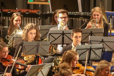 Junge Musikerinnen und Musiker können sich ab sofort für die Probenphase des Märkischen Jugendsinfonieorchesters in den Sommerferien anmelden. Foto: Sebastian Sendlak/ Märkischer Kreis
