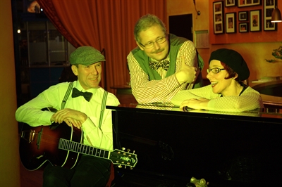 Singen und Swingen mit dem Trio „Zeligs“ aus Borken/Bocholt.