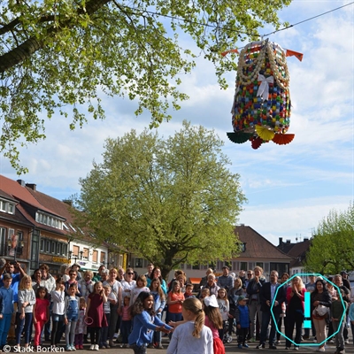 Die Maitremsenfeier - Borkens Kulturgut für die Zukunft bei der Apokalypse Münsterland. 