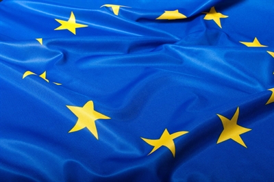 Europaflagge (Quelle: shutterstock/JMiks)