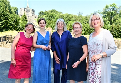 70 Jahre Internationaler Frauenclub Kassel: Präsidentin Angelika Hüppe, Kulturdezernentin Susanne Völker, Bürgermeisterin Ilona Friedrich, Dr. Ulrike Schnell und Vizepräsidentin Beate Kausch 