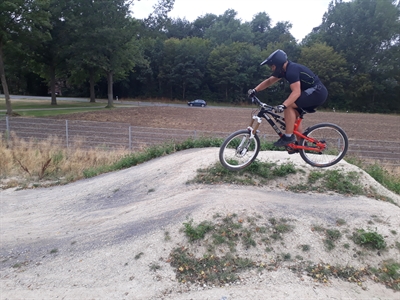 Jugendliche besuchten Bikeparks in Ahaus und Winterswijk 