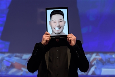 Bild Nummer #Medien_ID#, iPad Zauberer Andreas Axmann auf der Bühne