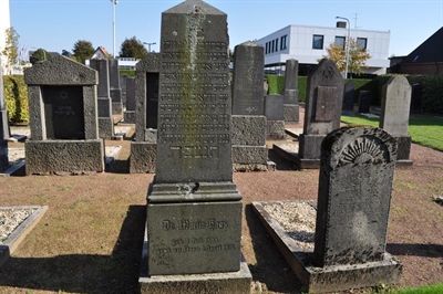 Grabsteine auf dem Jüdischen Friedhof „Am Replingsfunder“. Foto: Hartmut Bringmann
