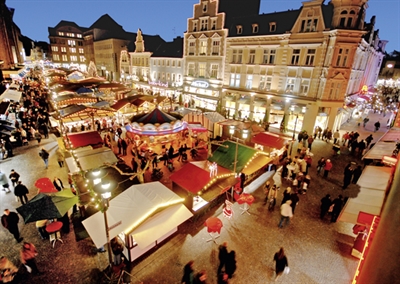 Historischer Schienenbus zum Weihnachtlichen Altstadtmarkt Recklinghausen