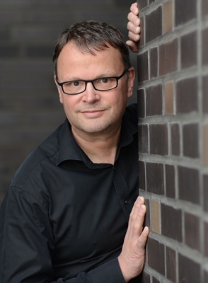 Vortrag, Anekdoten, Lesung, Schmunzel- und Lachstoff - Kopfkino vom Feinsten mit Peter Brunnert am Dienstag, den 19. November 2019 um 19:30 Uhr im Mölndalsaal der Stadthalle Vennehof.