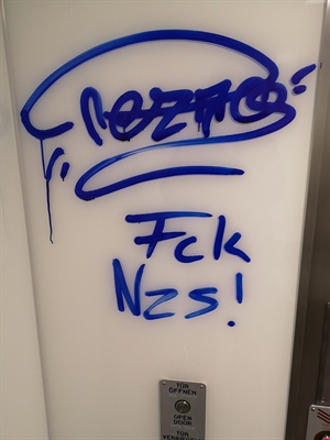 Sachbeschädigung an der öffentlichen WC-Anlage am 