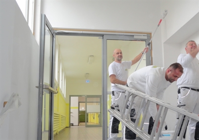 In den Sommerferien wird in den Schulen gearbeitet (Archivbild aus 2019)