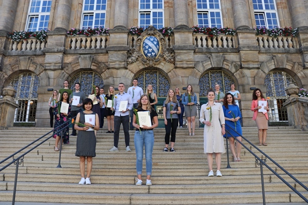 Auszubildenden und Anwärter nach erfolgreichem Abschluss