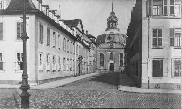 Oberneustadt mit Blick auf die Karlskirche