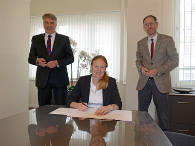 243/2020 Vertragsunterzeichnung Klinikum