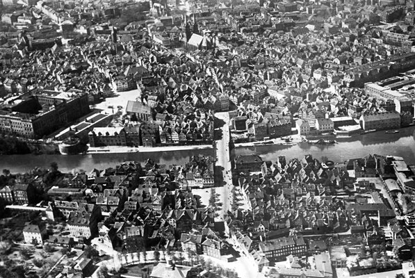 Blick auf die Unterneustadt vor der Zerstörung 1943