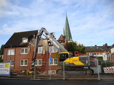 Vollsperrung der Remigiusstraße wegen Gebäudeabrissarbeiten