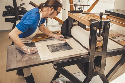 Mit Lettern, Farbe und Druck die »Schwarze Druckkunst« erleben 