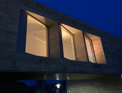 #lichtfenster auf der Verbindugnsbrücke zum Neubau des Sauerland-Museums