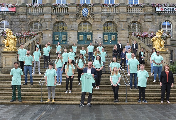 Oberbürgermeister Geselle begrüßt die neuen Azubis der Stadt Kassel.