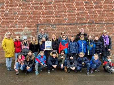 Zu den Bruchhauser Steinen geht es für die Klasse 4 der Grundschule Freie Schule am See in Sundern-Langscheid.
