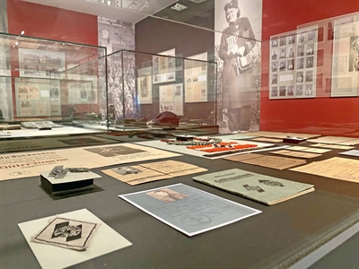 Begleitend zur Ausstellung „Führer, wir gehören dir“ hält Ulrich Biroth vom Kreisarchiv des Märkischen Kreises eine kostenlosen Vortrag zur Auswirkung der NS-Politik auf den Schulalltag. Foto: Hannah Heyn/Märkischer Kreis
