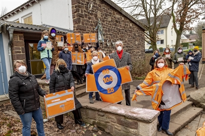 Erste Grundschule erhält neue Spieletasche 1