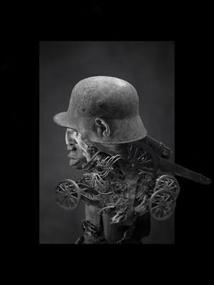 Fotograf Harald Reusmann bearbeitet in seinen Fotocollagen die Stereotypen, Muster und Konstruktionen der historischen Feinddarstellungen bis in die Gegenwart