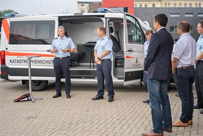 Frank Mehr übergab das Fahrzeug