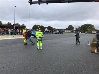 Bei den Stunt-Vorführungen wurde unter anderem die Kollision eines Autos mit einem Radfahrer gezeigt. 