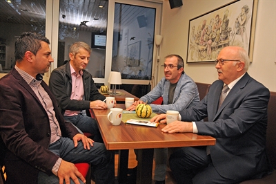 Integration: Sprechstunde und internationales Café