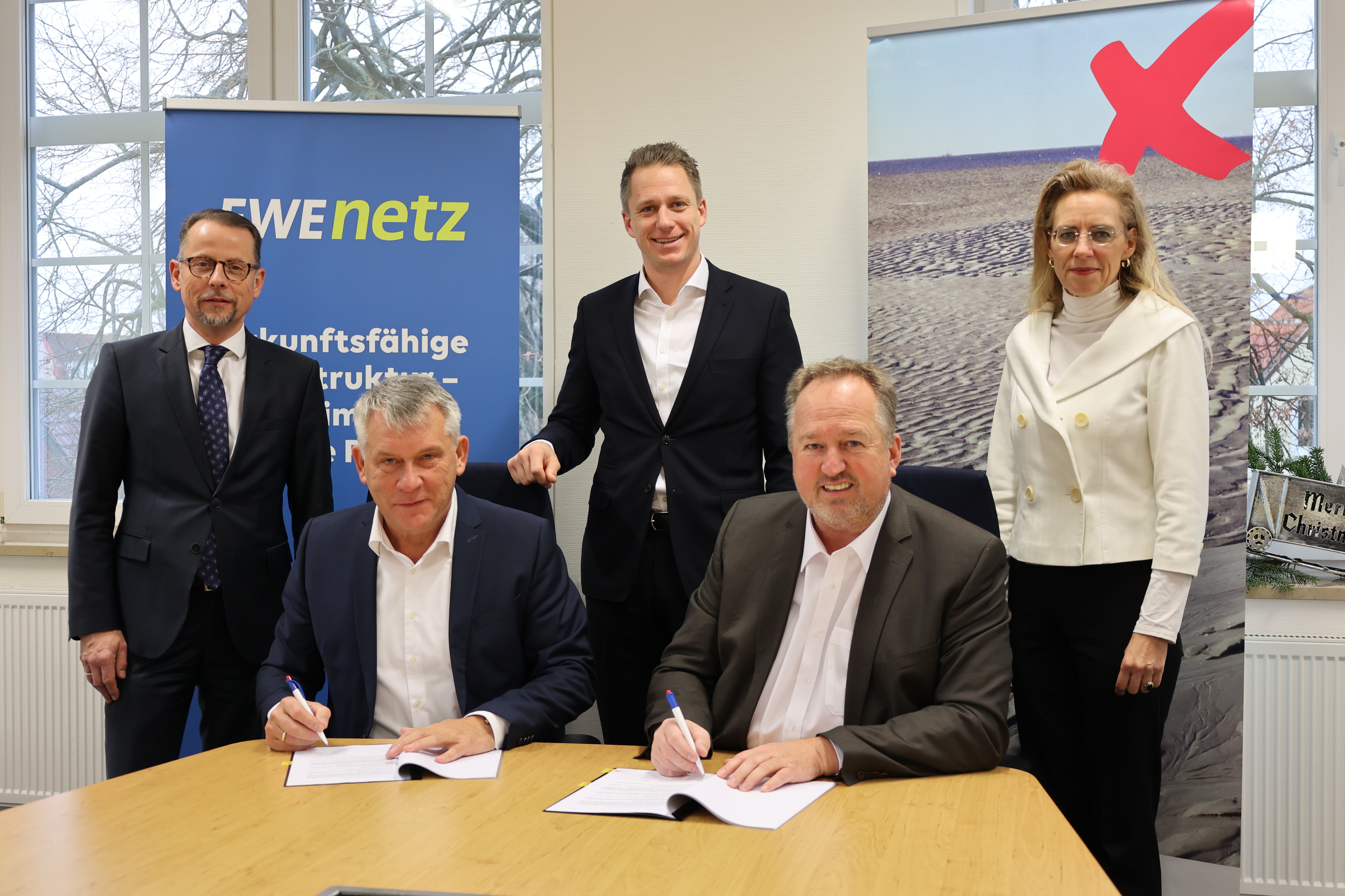EWE NETZ und Stadt Cuxhaven schließen Vertrag zum Betrieb des Stromnetzes für die nächsten 20 Jahre