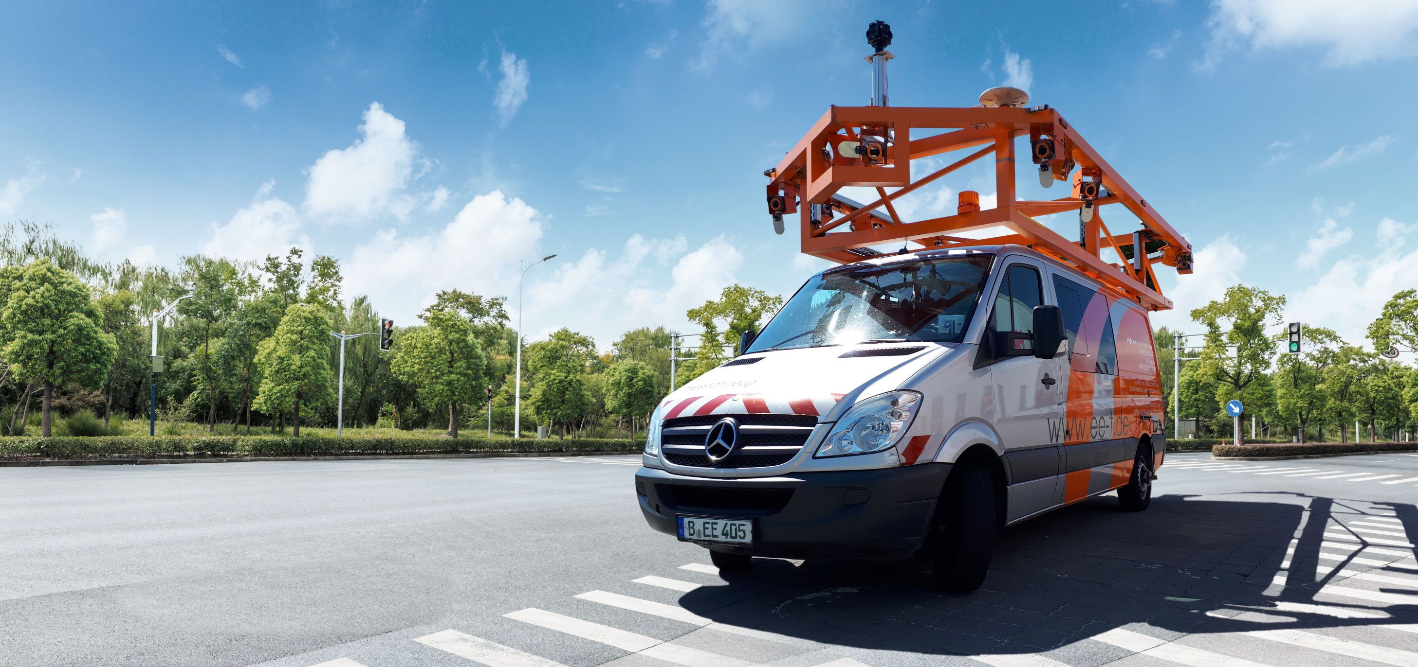 „Adlerauge“ auf Kreisstraßen unterwegs - High-Tech-Fahrzeug erfasst das Straßennetz und erstellt digitalen Geo-Zwilling