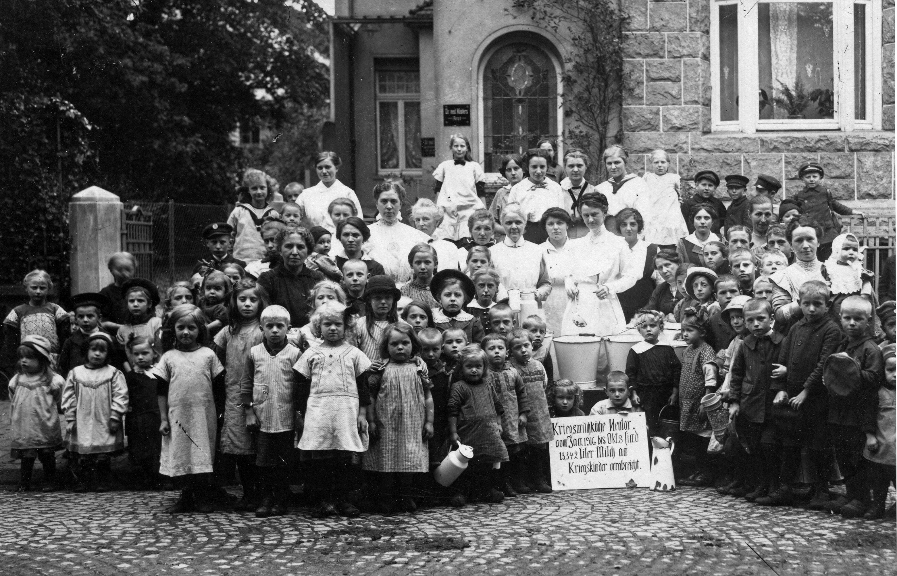 Sozialhilfe vor 100 Jahren – online einsehbar - Stadtarchiv digitalisiert 2272 Aktenbände der Armenkommission / Forschungsmöglichkeit zur Familien-, Medizin- und Sozialgeschichte