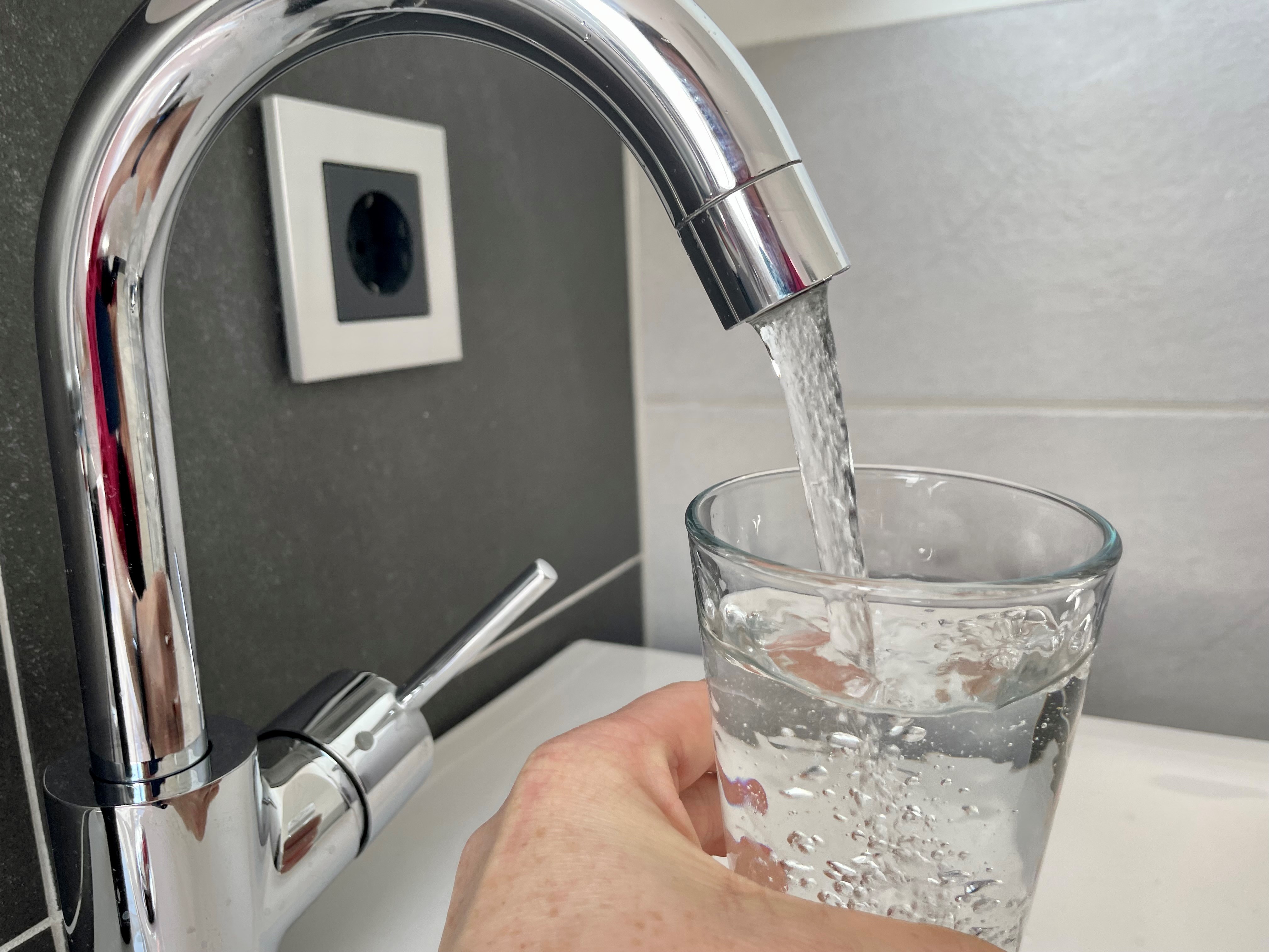 Gesundheitsamt gibt Tipps für einwandfreies Trinkwasser - Bleirohre und Legionellen bergen Gefahren - Wasserfilter werden nicht empfohlen