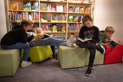 Neben den Mitmachaktionen hatten die Jugendlichen auch Gelegenheit, sich zum Lesen zurückzuziehen