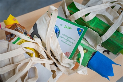 Beutel mit Wurfholzspiel und Andenken