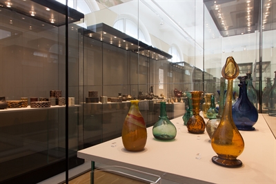 Einblick in die Ausstellung der Formsammlung im Haus am Löwenwall, Städtisches Museum Braunschweig