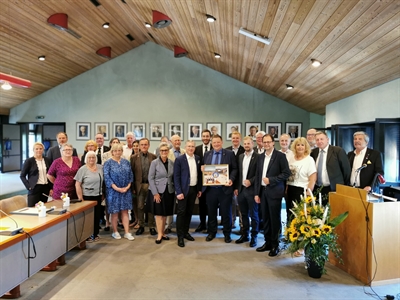 Gruppenfoto Festakt im Neuen Rathaus