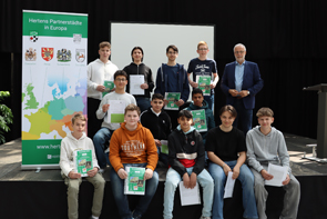 Gewinnerinnen und Gewinner des Europaquiz fahren nach Arras