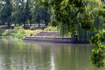 Treppe am Adolf-Mittag-See im Stadtpark Rotehorn
