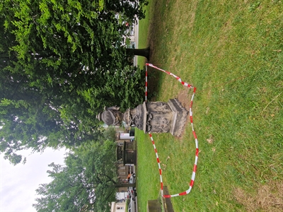 Fünf historische Grabsteine zurück auf den Lutherplatz 1