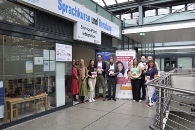 Alle Beteiligten freuen sich, dass der Service-Point Integration gut angenommen wird