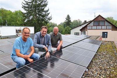 PV-Anlage auf dem Dach der Freiwilligen Feuerwehr Niederzwehren (1)