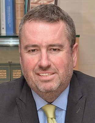 Vortragender Dr. Péter Györkös